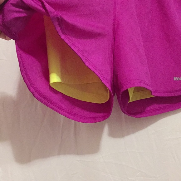 Reebok running shorts pink women’s Extra Small - Picture 3 of 5
